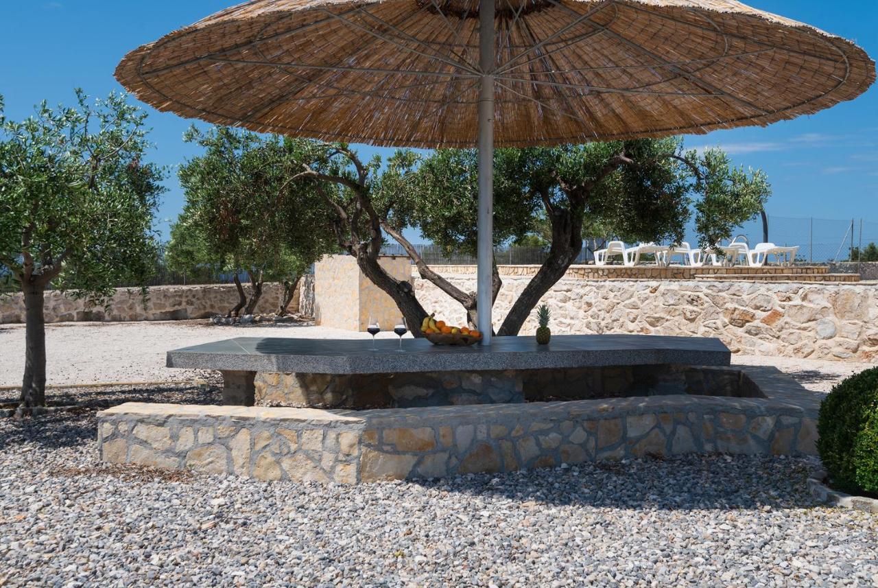 Hacienda Nikolic Villa Milna  Exteriör bild
