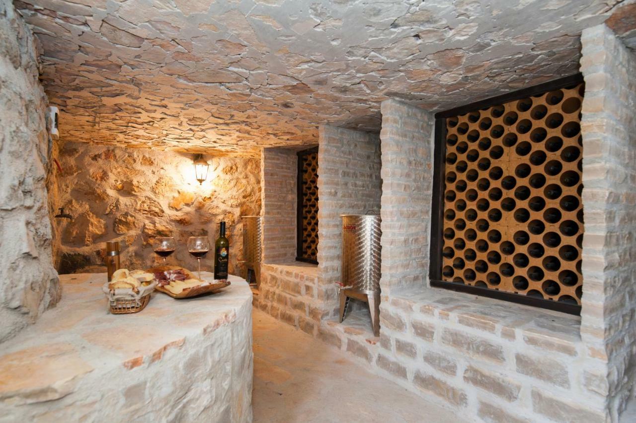 Hacienda Nikolic Villa Milna  Exteriör bild